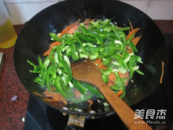 鸡蛋炒青椒胡萝卜丝