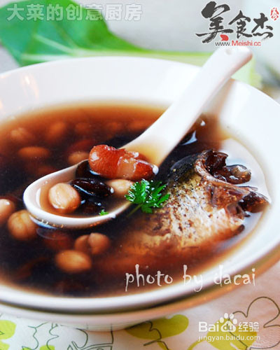 杂豆鲫鱼汤的做法
