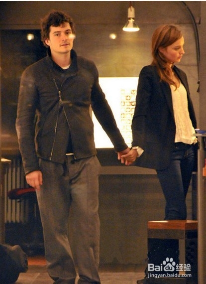 想穿牛仔裤上街该如何搭配呢?