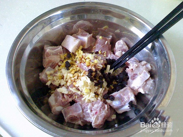 如何在家就能做一份香芋蒸排骨呢?