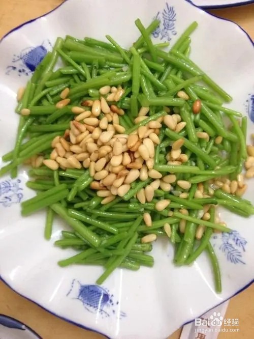 松仁炒茼蒿菜