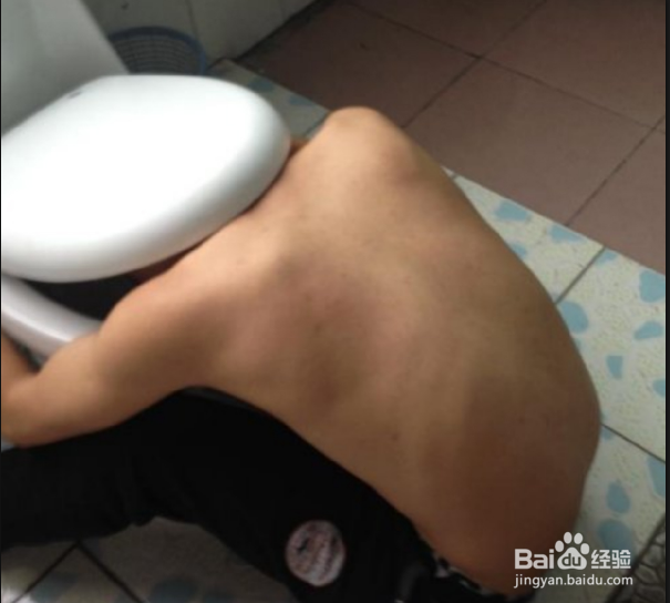 每日一笑，站在中间肯定被吓坏