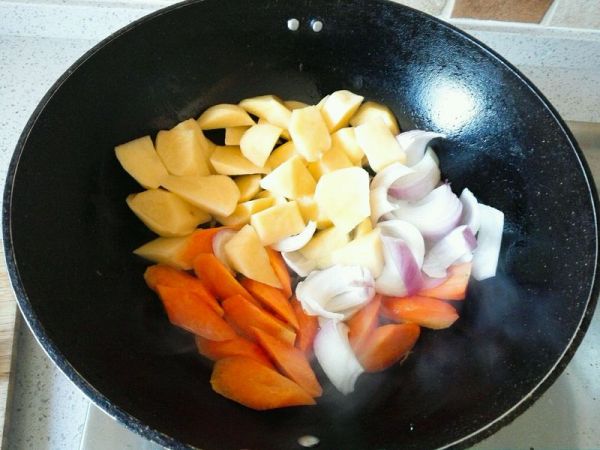 咖喱土豆炖牛腱