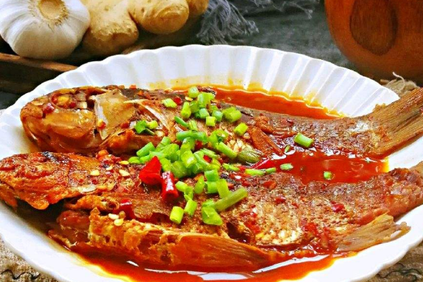 红烧小鲫鱼不用碱可以红烧吗