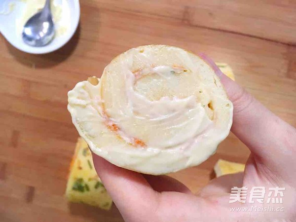 葱香肉松面包卷