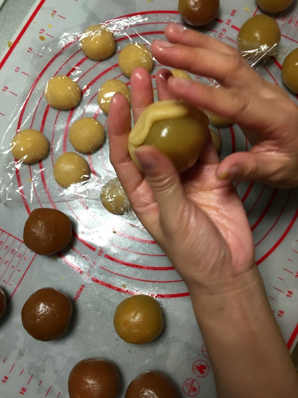 广式莲蓉蛋黄月饼