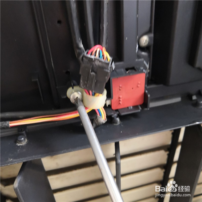 如何维修空调进风口面板不能自动关闭打开的办法