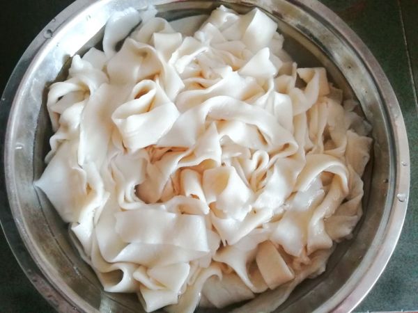 鸡蛋酱拌手擀面