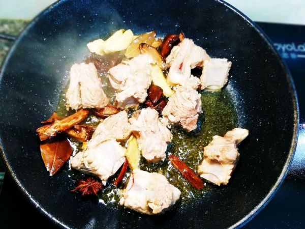 酱香排骨南瓜盅