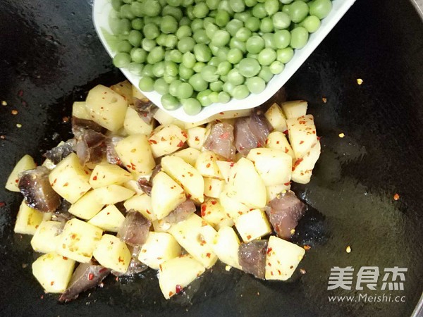 腊肉焖饭的做法