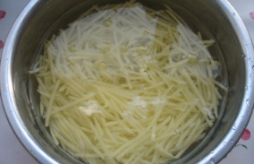 燕麦蛋饼卷土豆丝做法