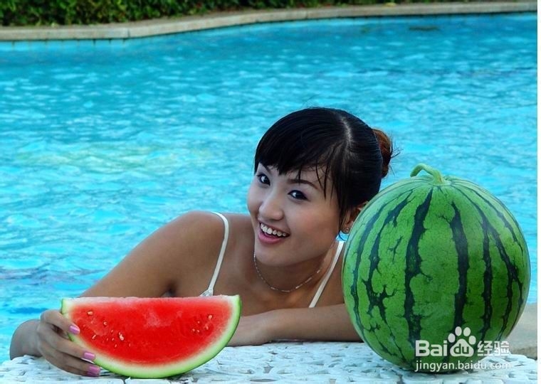 夏天吃西瓜也会发胖的 mm要注意了哦！