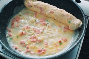 健康养生佳品火腿芝士鸡蛋卷的做法