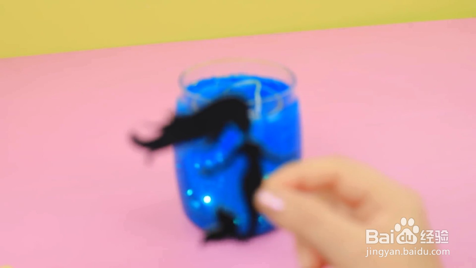 发光的美人鱼笔筒怎么制作