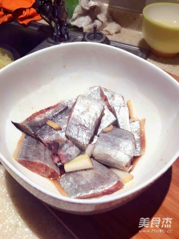 酥脆刀鱼的做法