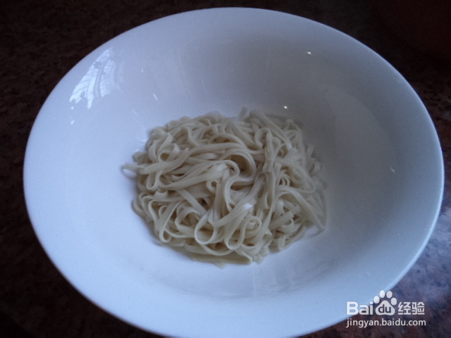 美味的汤面合一--咸蛋芥菜汤面