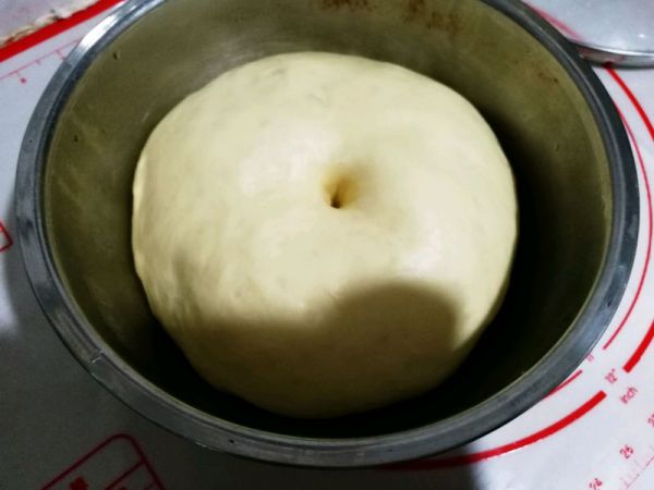 丑萌兔豆沙面包