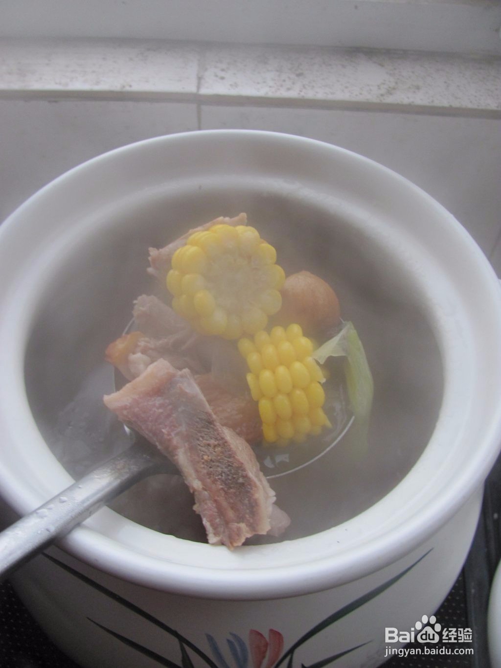 玉米板栗排骨汤的做法