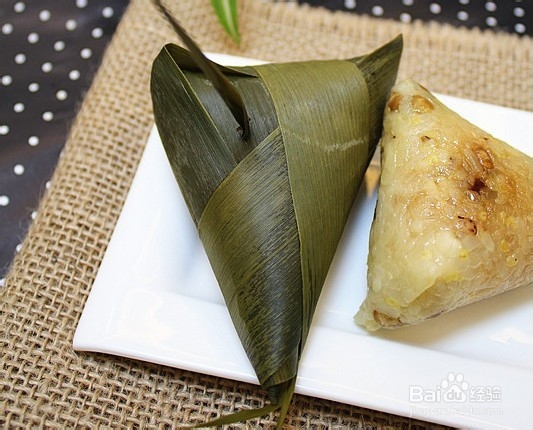 针穿粽子:黄芪蜜枣粽