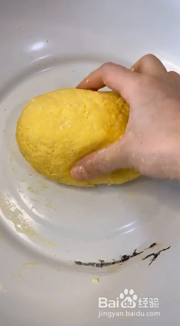 如何制作奶黄包？