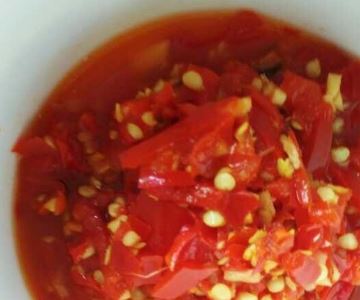 剁椒鱼头里面用的剁椒是怎么做的