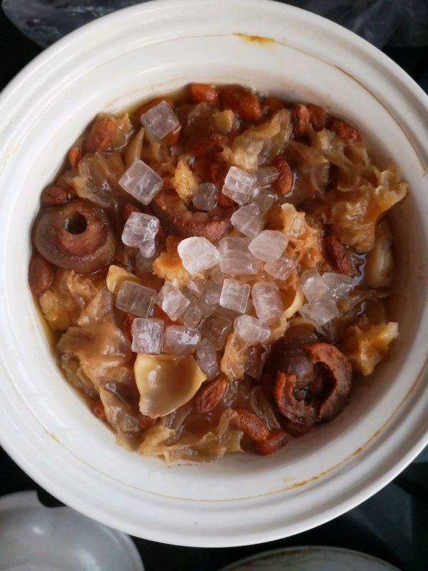 百合薏米枸杞银耳汤