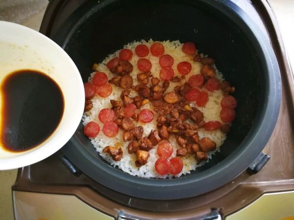 腊肠鸡腿煲仔饭