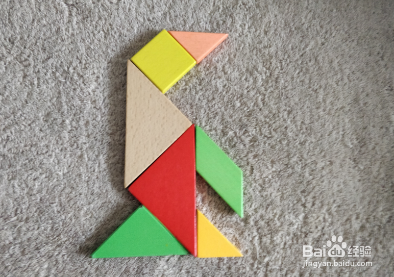 用七巧板怎样拼一只站着抬头看的企鹅?