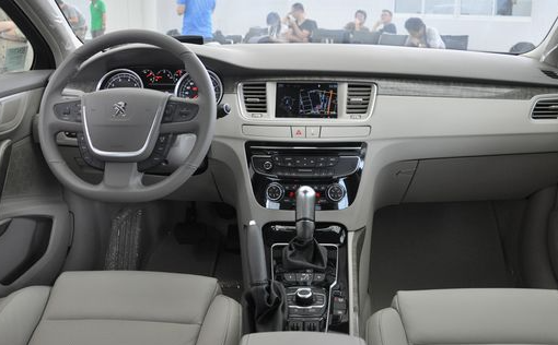 2014款标致508有浅色内饰吗