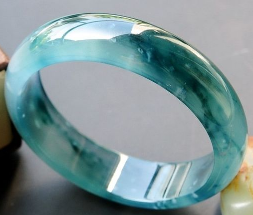 翡翠的鉴别方法?