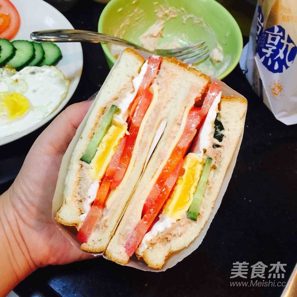 金枪鱼三明治