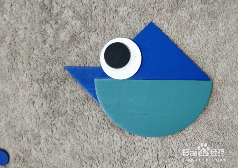 含两个三角形的旗鱼用蒙氏积木怎样拼？