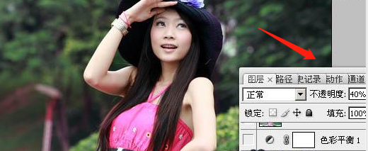 Photoshop调出暗青色甜美的外景人物图片
