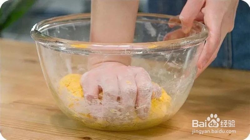 在家如何做好吃的南瓜豆沙糯米卷