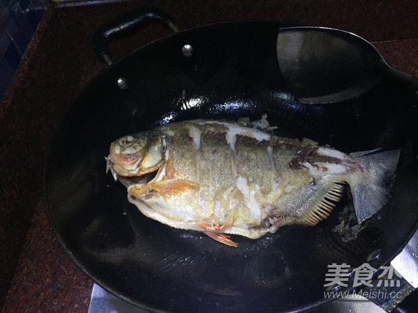 鲜香鲳鱼汤的做法
