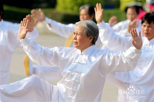 秋冬季节老年人需谨慎用眼