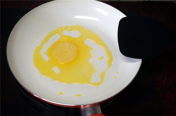黄油辣紫菜蛋卷