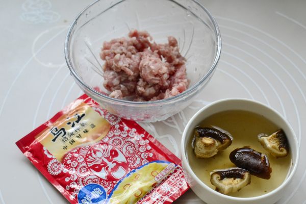 香菇榨菜蒸肉饼