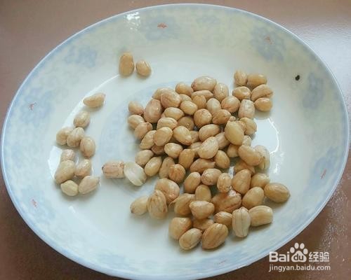 教你怎么做花生莲藕猪蹄汤