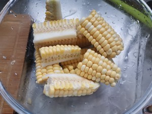 香甜的排骨汤的做法
