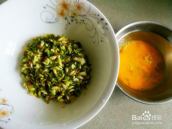 家常槐花炒鸡蛋