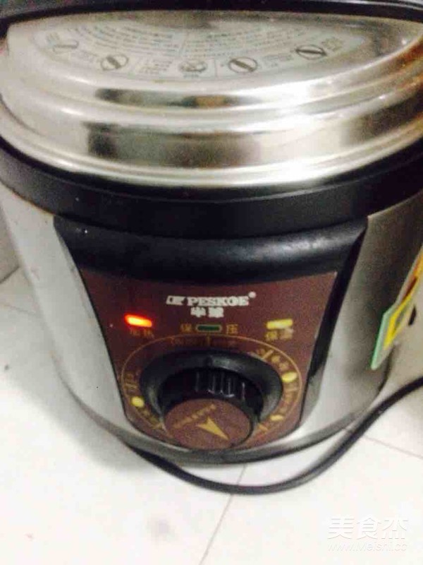 火龙果莲子桂圆银耳汤