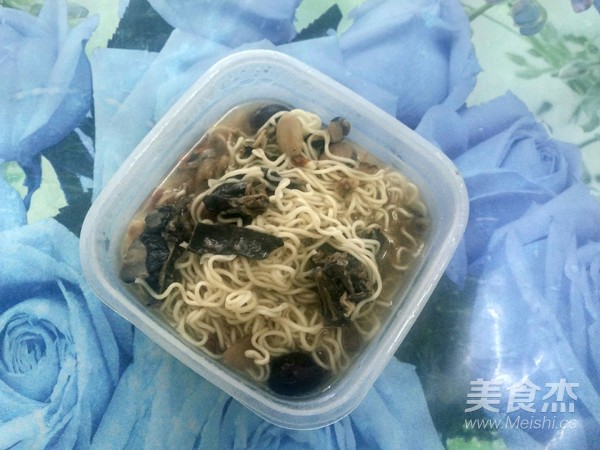 乌鸡汤面的做法