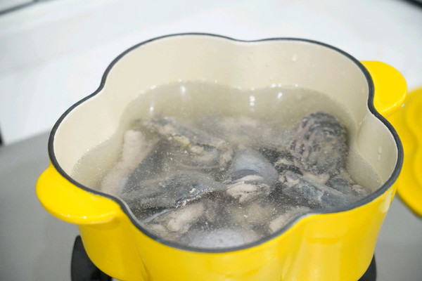 金汁鲍鱼松茸鸡汤