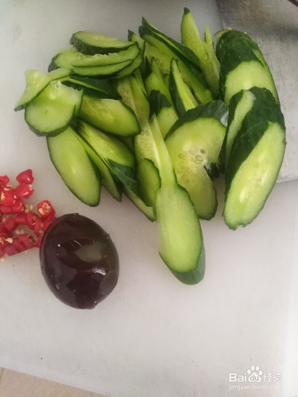 皮蛋如何炒黄瓜