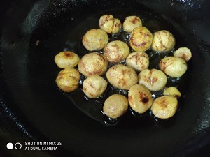 口水板栗烧鸡的做法