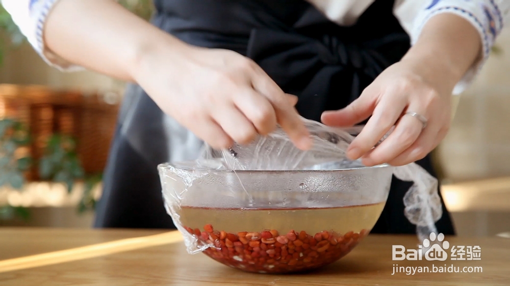 做出入味的红豆沙蛋黄酥