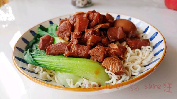 蔬果酱香牛肉面