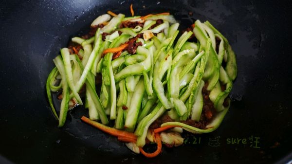 椒蒜肉酱笋瓜条