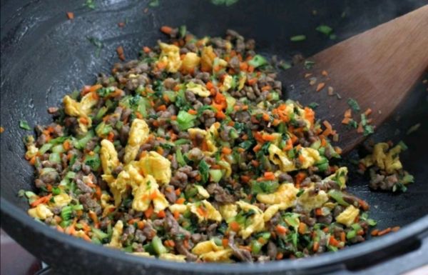 藜麦牛肉蔬菜饭团